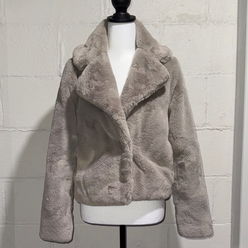 Abercrombie and Fitch Women's Faux Fur Jacket/Coat in Gray Size XXS